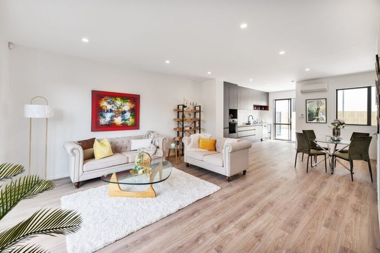 Photo of property in 73 Papatupu Way, Kumeu, 0810