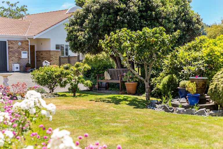 Photo of property in 3 Lakeside Villas, Whitby, Porirua, 5024