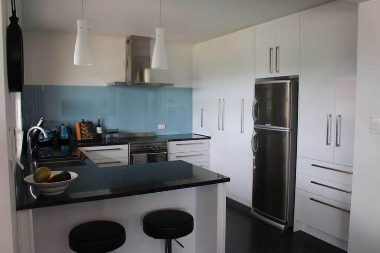 Photo of property in 2/12 Belle Vue Avenue, Northcote Point, Auckland, 0627