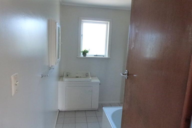 Photo of property in 2 Hinau Road, Mangere Bridge, Auckland, 2022