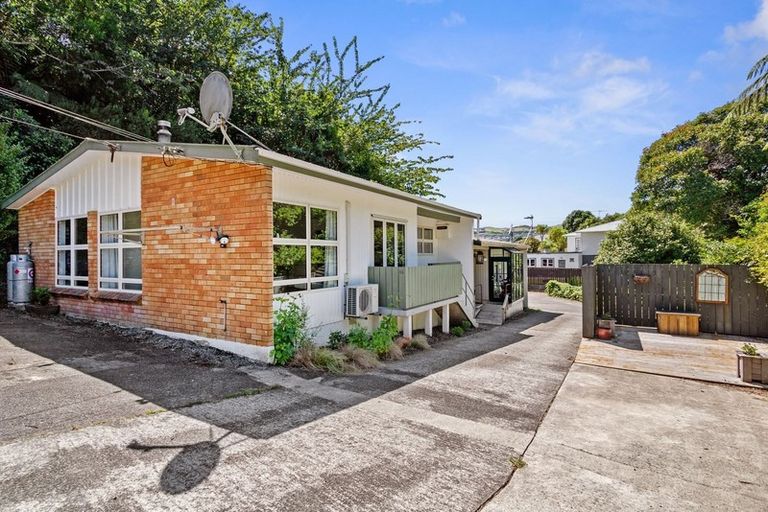 Photo of property in 6a Julia Place, Tawa, Wellington, 5028