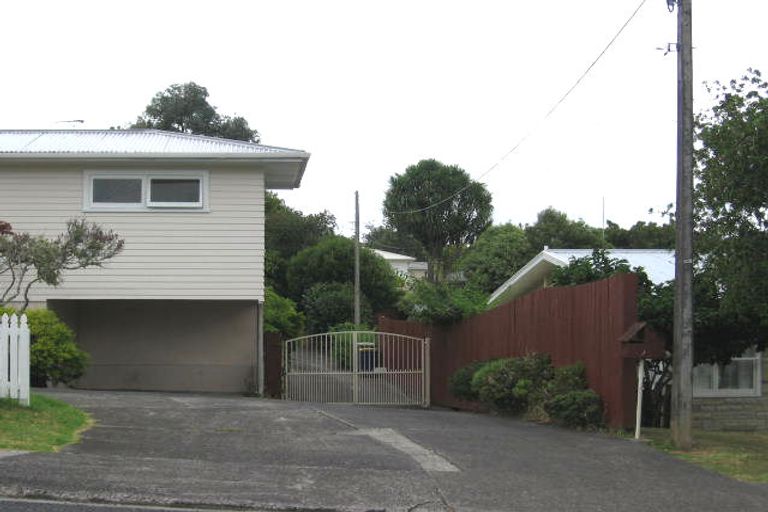 Photo of property in 2/23 Levesque Street, Birkdale, Auckland, 0626