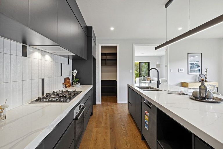 Photo of property in 11 Mcindoe Road, Kumeu, 0810
