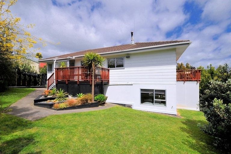 Photo of property in 20 Santiago Crescent, Unsworth Heights, Auckland, 0632
