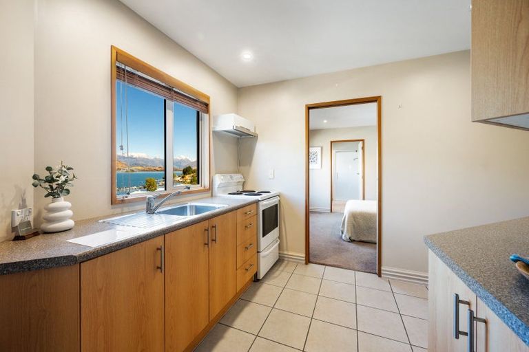 Photo of property in 10 Lismore Street, Wanaka, 9305