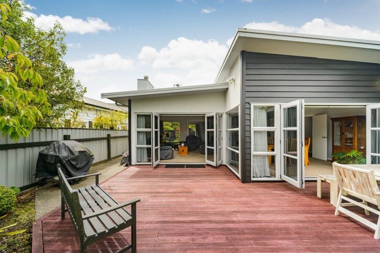 Photo of property in 19 Karina Terrace, Roslyn, Palmerston North, 4414