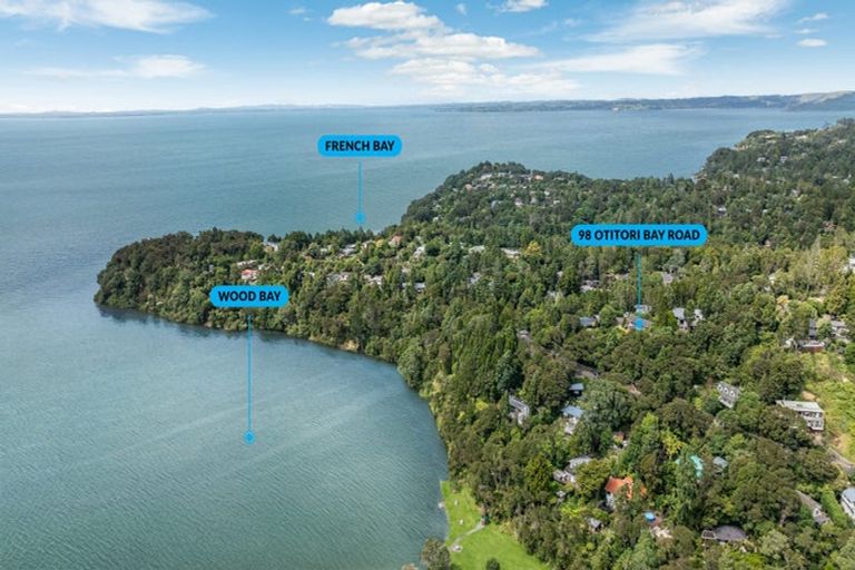 Photo of property in 98 Otitori Bay Road, Titirangi, Auckland, 0604
