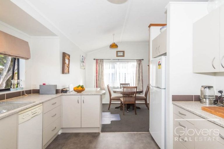 Photo of property in 109 Don Buck Road, Massey, Auckland, 0614