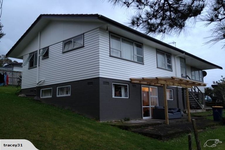 Photo of property in 32 Roick Parade, Glen Eden, Auckland, 0602