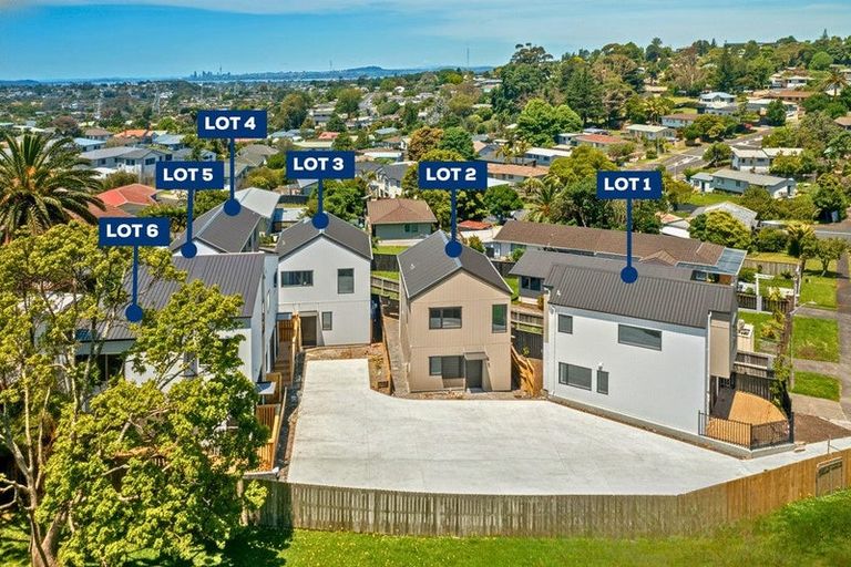 Photo of property in 11 Glenfinn Place, Massey, Auckland, 0614