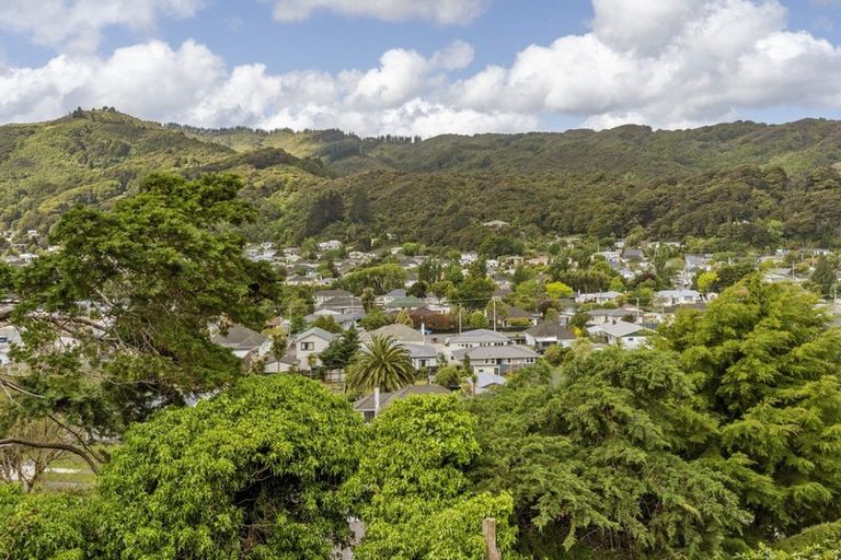 Photo of property in 7a Lincoln Grove, Wainuiomata, Lower Hutt, 5014