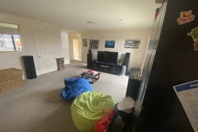 Photo of property in 15 Malin Place, Pinehill, Auckland, 0632