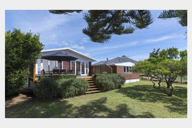 Photo of property in 39 Megan Avenue, Pakuranga Heights, Auckland, 2010