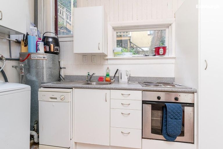Photo of property in 1 Haddon Place, Dunedin Central, Dunedin, 9016