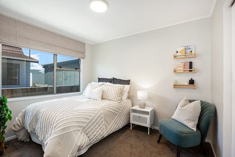 Photo of property in 176a Queens Drive, Lyall Bay, Wellington, 6022