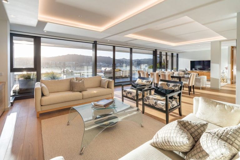 Photo of property in 2/308 Oriental Parade, Oriental Bay, Wellington, 6011