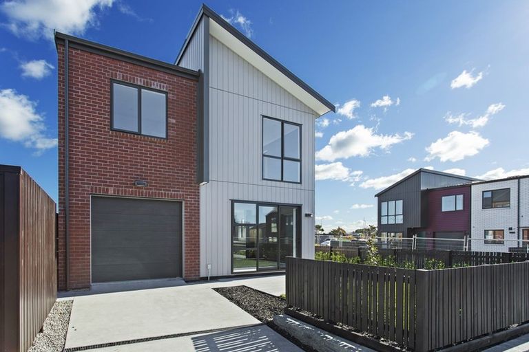 Photo of property in 18 Te Rito Road, Hobsonville, Auckland, 0616