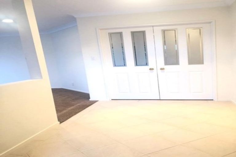 Photo of property in 3 John Brooke Crescent, East Tamaki Heights, Auckland, 2016