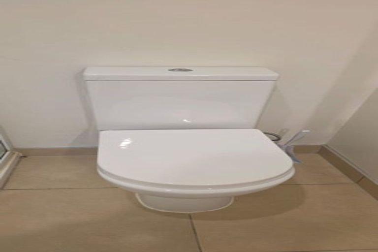 Photo of property in 5 Hazel Glen, Bayview, Auckland, 0629