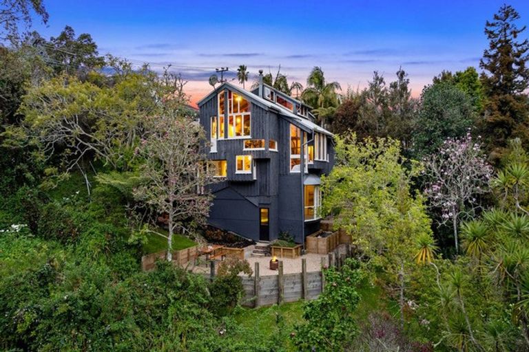 Photo of property in 204 Verbena Road, Birkdale, Auckland, 0626