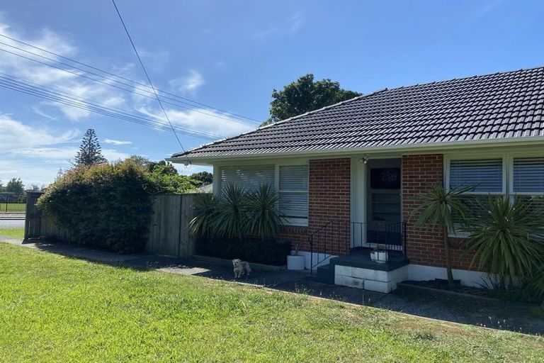 Photo of property in 1/43 Tramway Road, Beach Haven, Auckland, 0626
