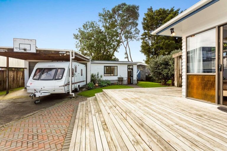 Photo of property in 31 Hereford Street, Te Atatu Peninsula, Auckland, 0610