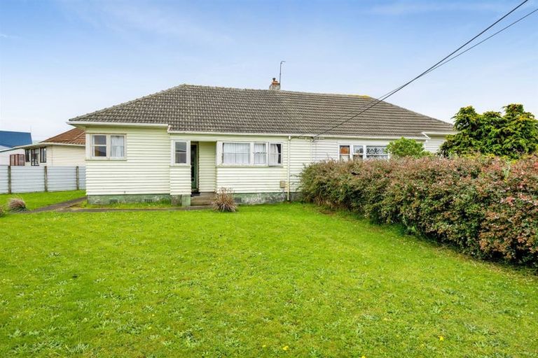 Photo of property in 210 South Road, Hawera, 4610