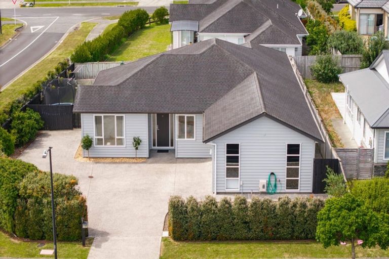 Photo of property in 1 Aporo Drive, Kumeu, 0810