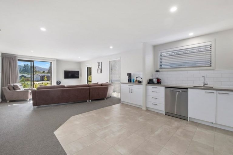 Photo of property in 9 Mount Creighton Crescent, Wanaka, 9305