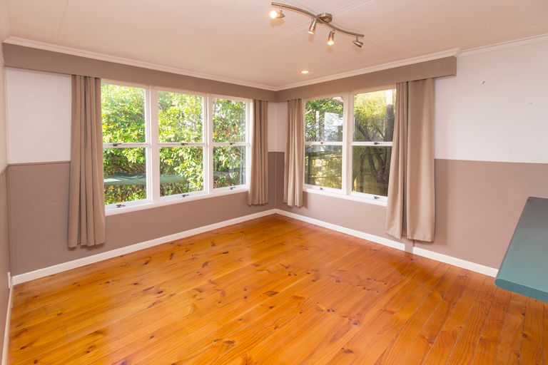 Photo of property in 7 Holiday Road, Stanmore Bay, Whangaparaoa, 0932