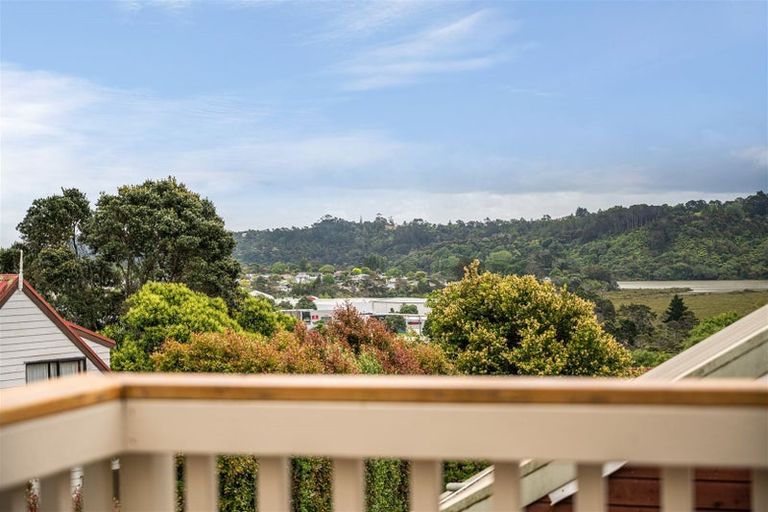 Photo of property in 1/5 Tree View Avenue, Glenfield, Auckland, 0629