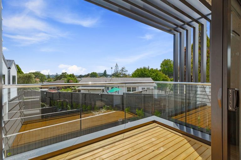 Photo of property in 4/13 Fairdale Place, Birkdale, Auckland, 0626