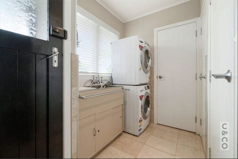 Photo of property in 94 Colwill Road, Massey, Auckland, 0614