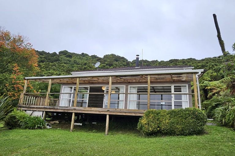 Photo of property in 16 Moss Street, Greymouth, 7805