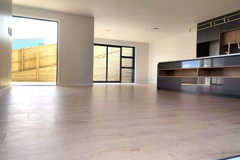 Photo of property in 17 Manawanui Way, Orewa, 0931