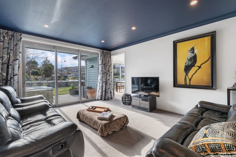 Photo of property in 2 Widgeon Place, Lake Hayes, Queenstown, 9304