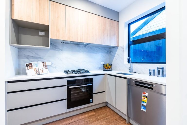 Photo of property in 8 Papai Lane, Massey, Auckland, 0614