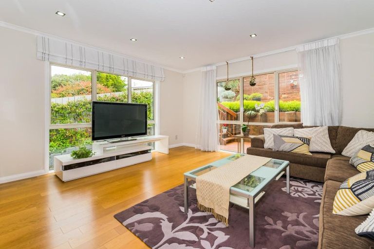 Photo of property in 32 Becroft Drive, Forrest Hill, Auckland, 0620