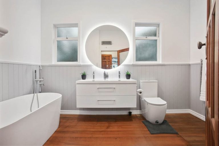 Photo of property in 48 Sunnynook Road, Sunnynook, Auckland, 0620