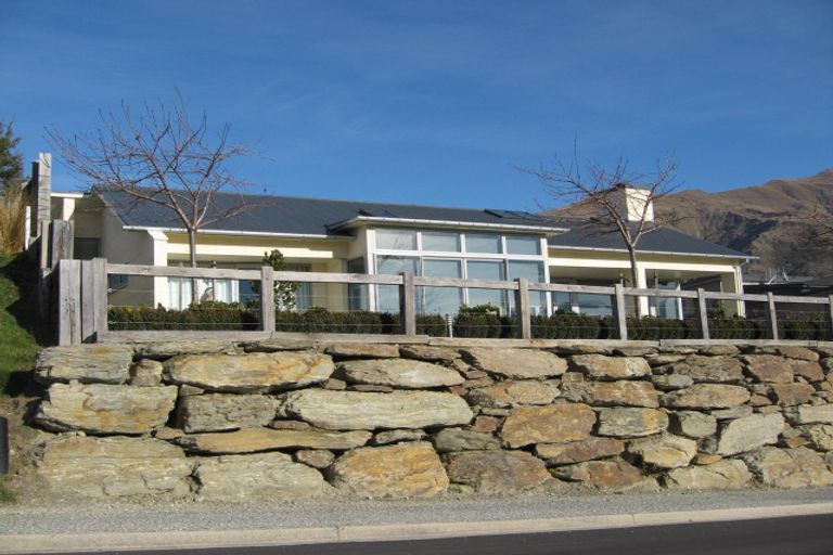 Photo of property in 19 Faulks Terrace, Wanaka, 9305