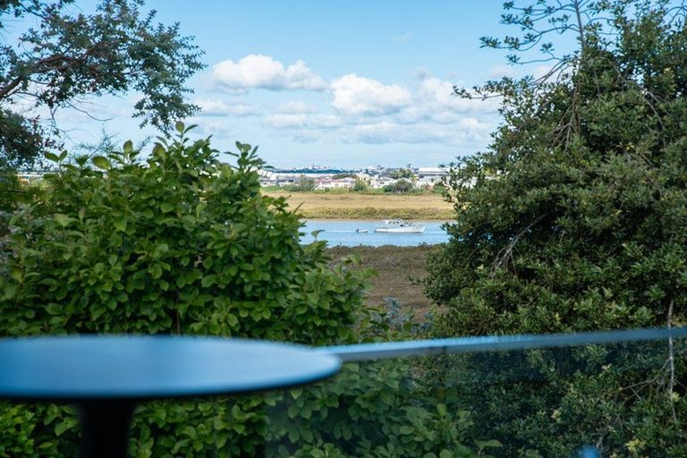 Photo of property in 112b Roberts Road, Te Atatu South, Auckland, 0610