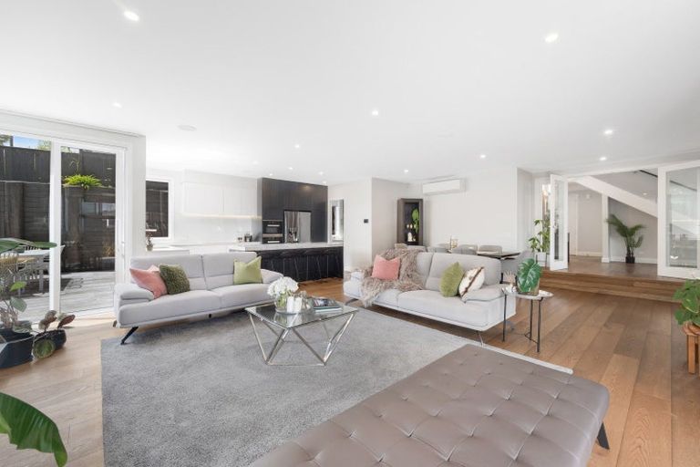Photo of property in 62 Armstrong Farm Drive, East Tamaki Heights, Auckland, 2016
