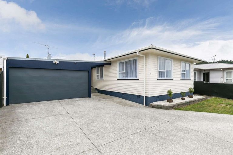 Photo of property in 8 Karamea Grove, Wainuiomata, Lower Hutt, 5014