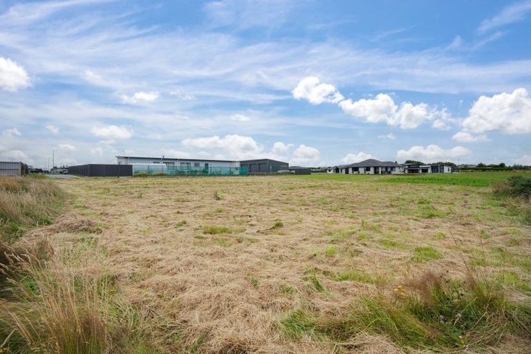 Photo of property in 28 Glenda Place, Seaward Bush, 9812