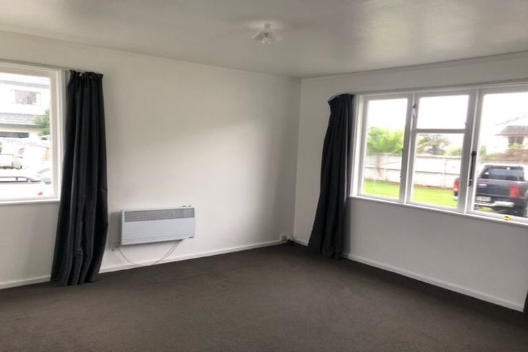 Photo of property in 9 Kotuku Street, Te Atatu Peninsula, Auckland, 0610