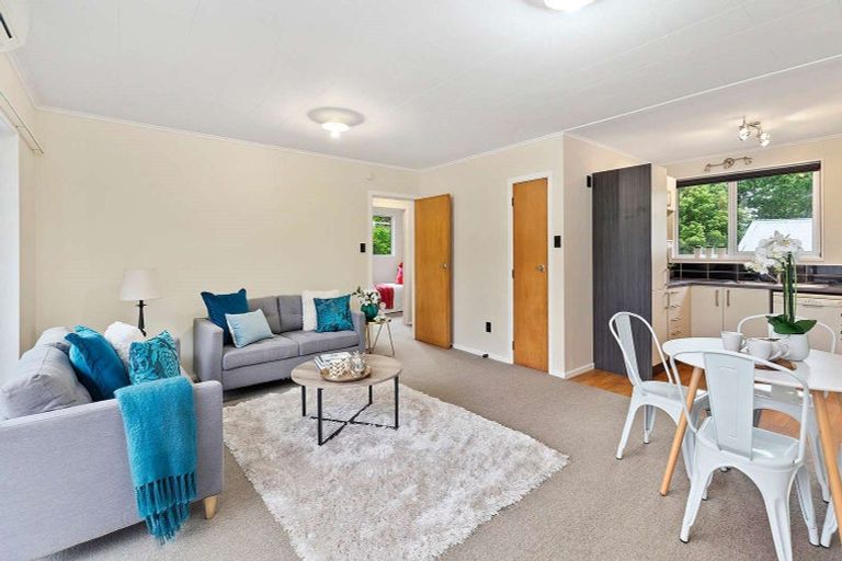 Photo of property in 169a Newlands Road, Newlands, Wellington, 6037