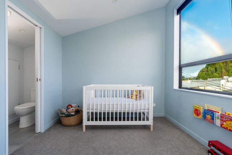 Photo of property in 13/2u Stone Street, Miramar, Wellington, 6022
