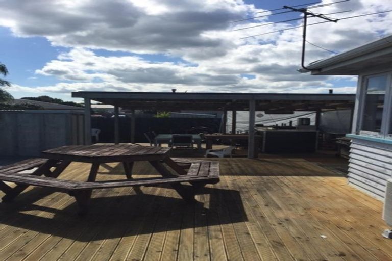 Photo of property in 43 Beach Road, Pahurehure, Papakura, 2113