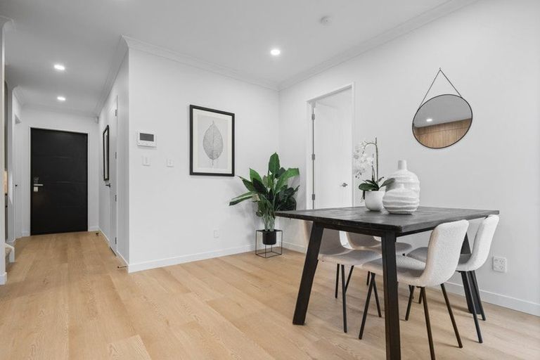 Photo of property in 24b Scarlock Avenue, Browns Bay, Auckland, 0630