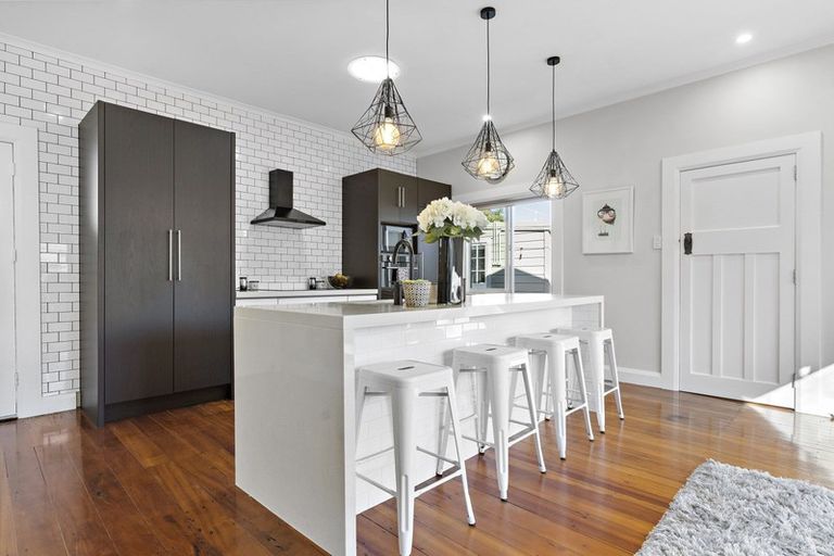 Photo of property in 10 Kuratawhiti Street, Greytown, 5712